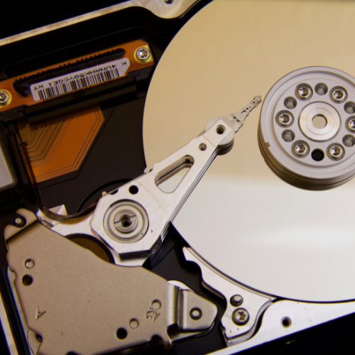 Foto de Pixabay: https://www.pexels.com/es-es/foto/interales-de-disco-duro-plateado-33278/